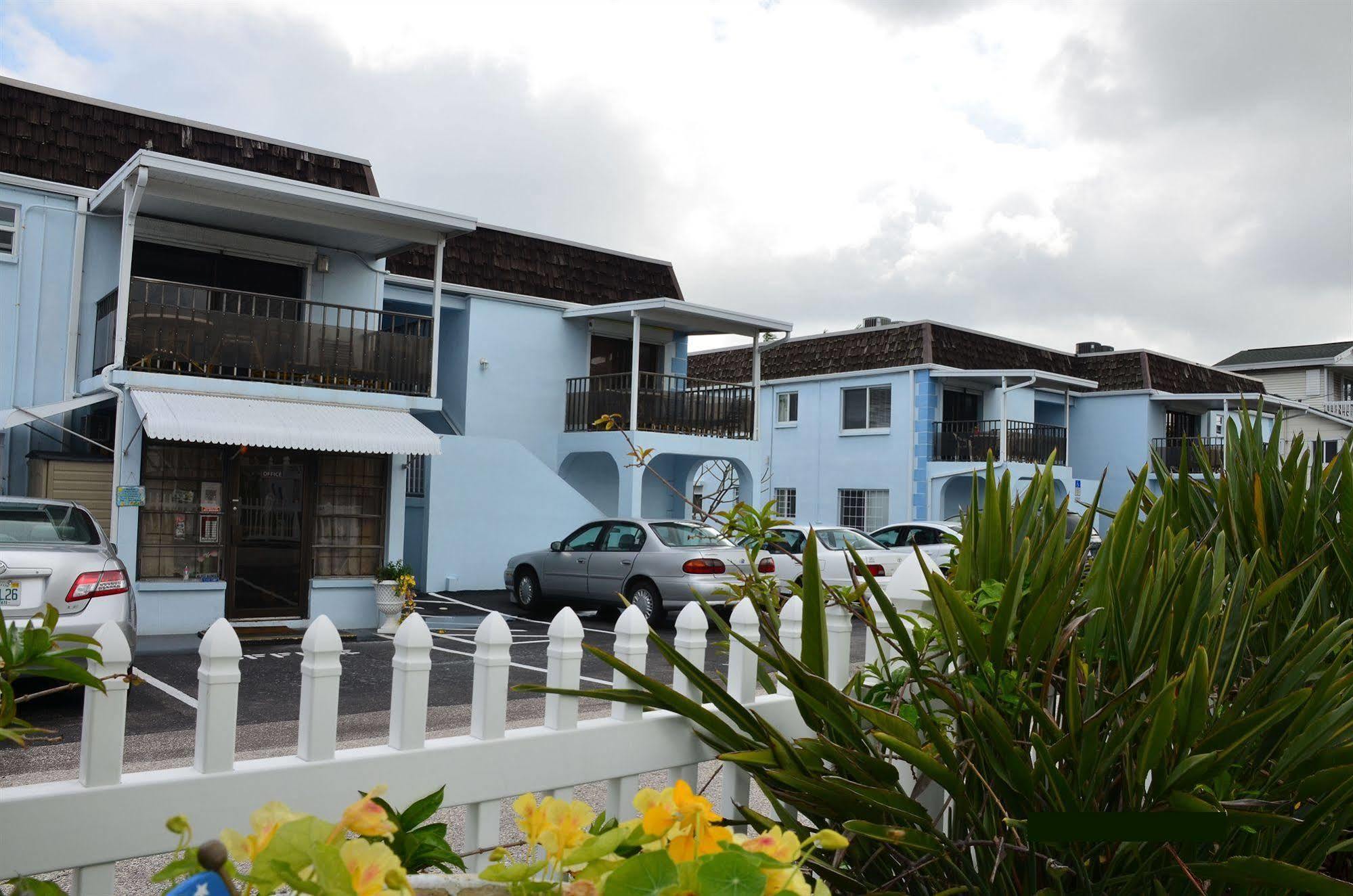 Twins Inn & Apartments St. Pete Beach Exterior foto