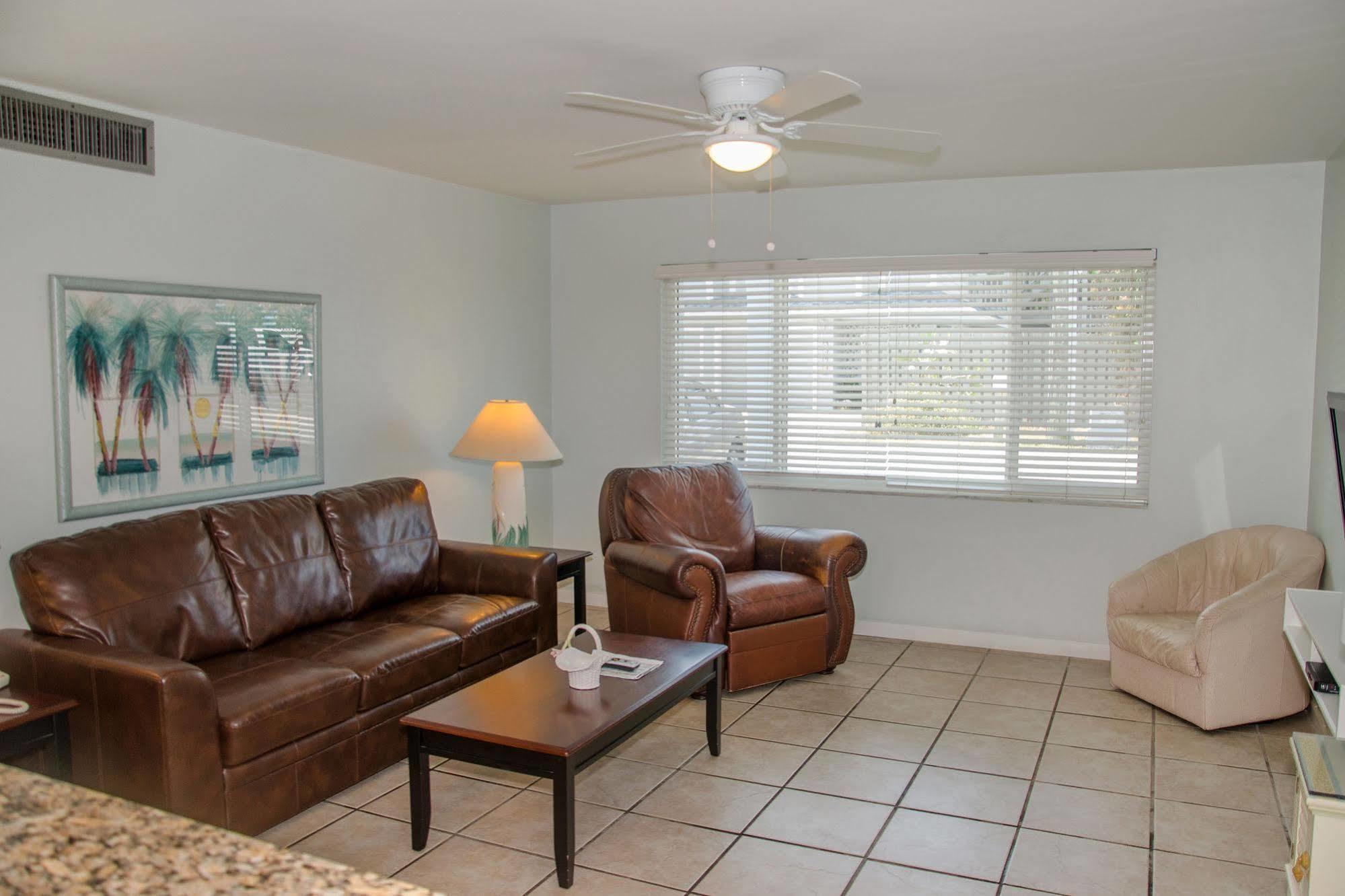 Twins Inn & Apartments St. Pete Beach Exterior foto